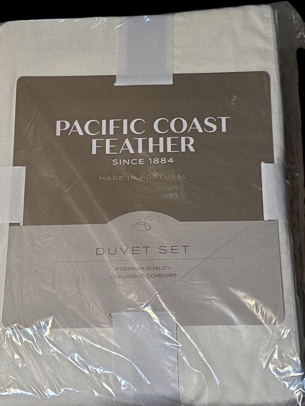 NIP QUEEN Size Pacific Coast Feather "Cascais" Duvet Set Unused White & Grey